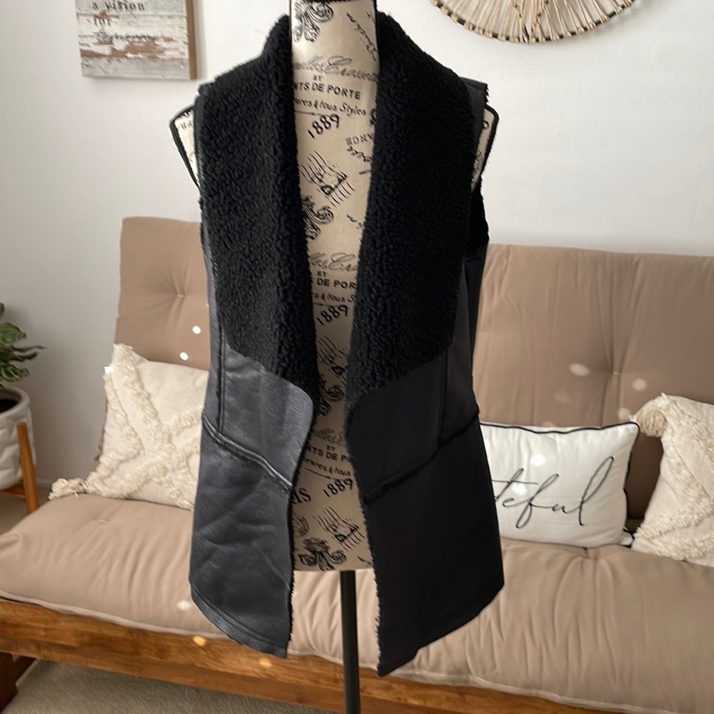 Black faux leather vest - Picture 1 of 9